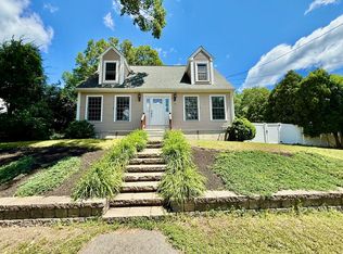 13 N Martin Rd, Amesbury, MA 01913