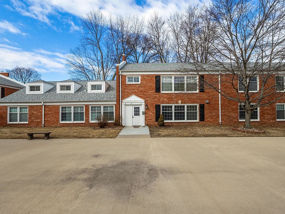 1st image of 3215 E Locust St APT 14