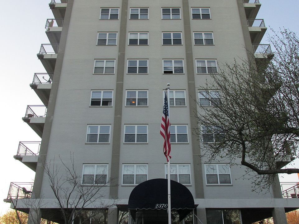 Beautiful 8th Floor End Unit