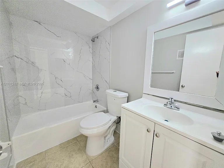 335 SW 20th St #9 — Photo 12