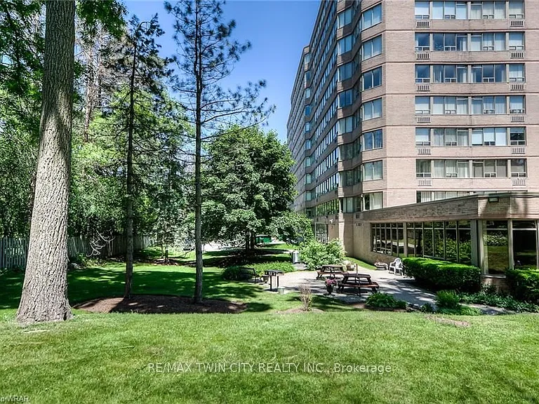 3227 King St E #503 — Photo 4