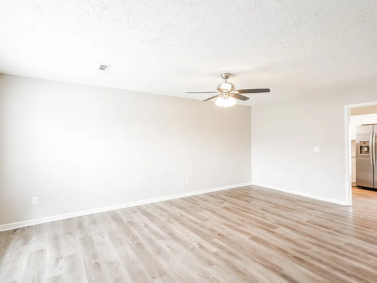 4006 Deer Run Trce — Photo 5