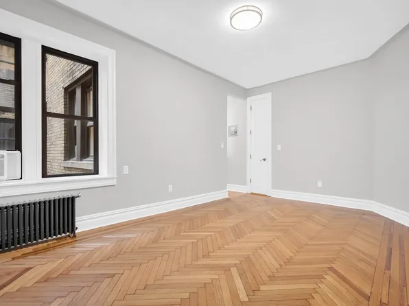 221 West 12th Street image 1 of 8