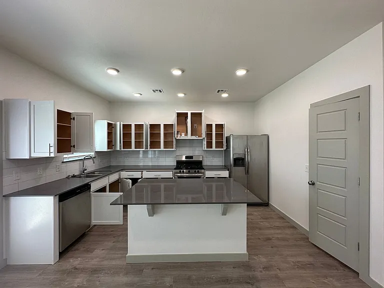 13508 Vinita Dr — Photo 28