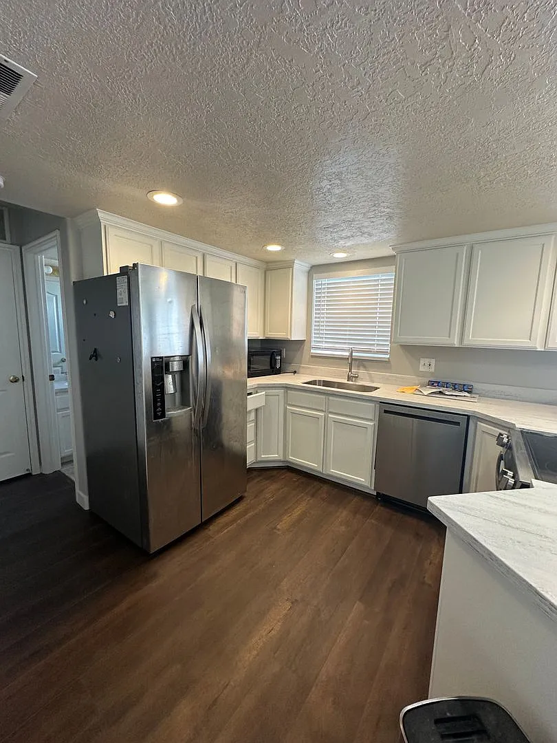 Don't Miss this 3 Bed 2.5 Bath Townhouse in Orem — Photo 1