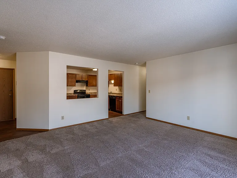 Fargo, ND Carlton Place Apartments | Living