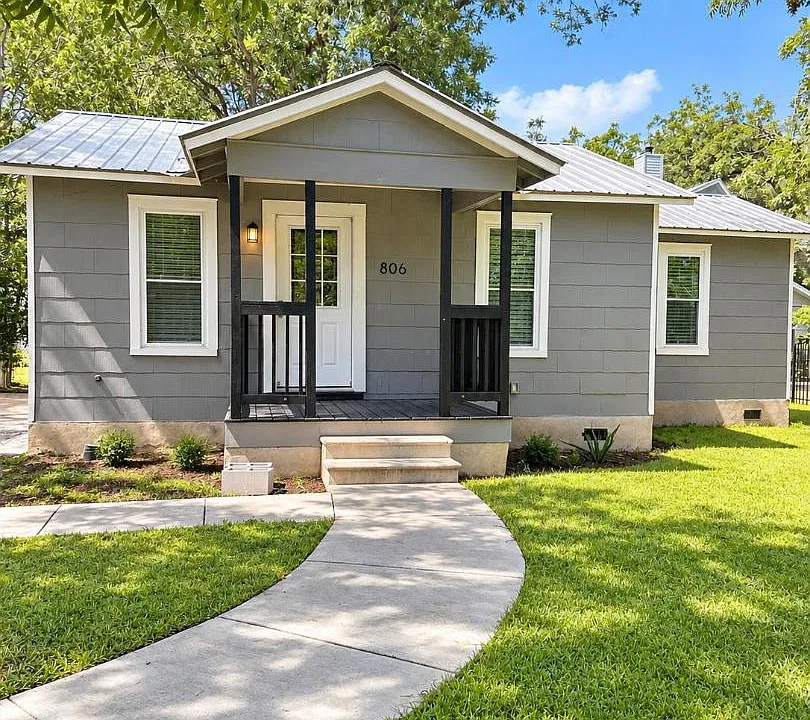 806 Austin St