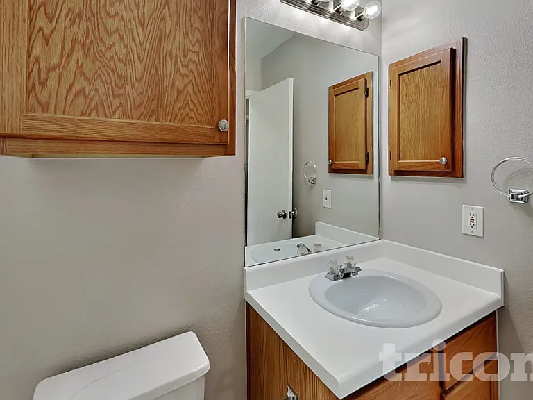 6734 Sandy Point Dr — Photo 11