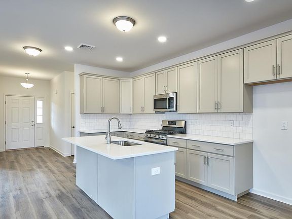 RE-33 Kitchen