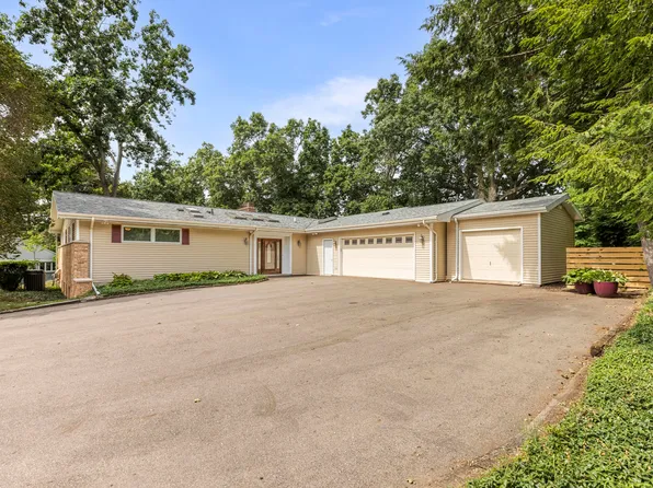 4340 Lakeside Dr, Kalamazoo, MI 49008