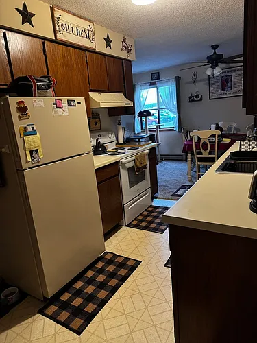 558 Braund St #15 Photo 1