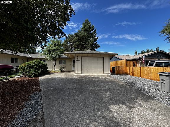 2nd image of 2235 SE 53rd Ave