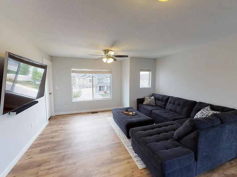 531 S Willow Xing — Photo 5