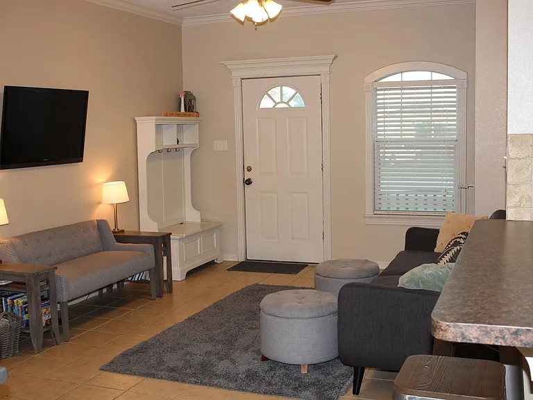 2717 Horse Haven Ln — Photo 2