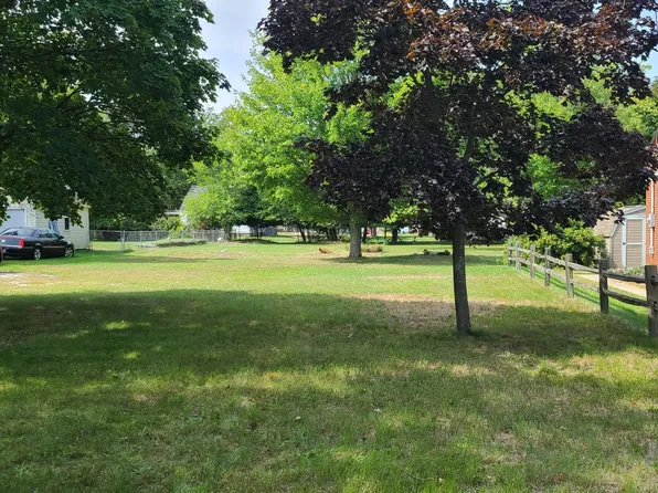 4655 Henry St, Norton Shores, MI 49441