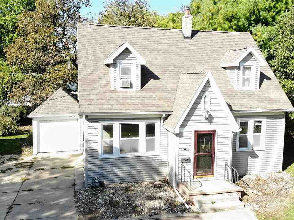 1st image of 1009 College St