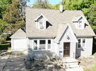 1009 College St, Cedar Falls, IA 50613