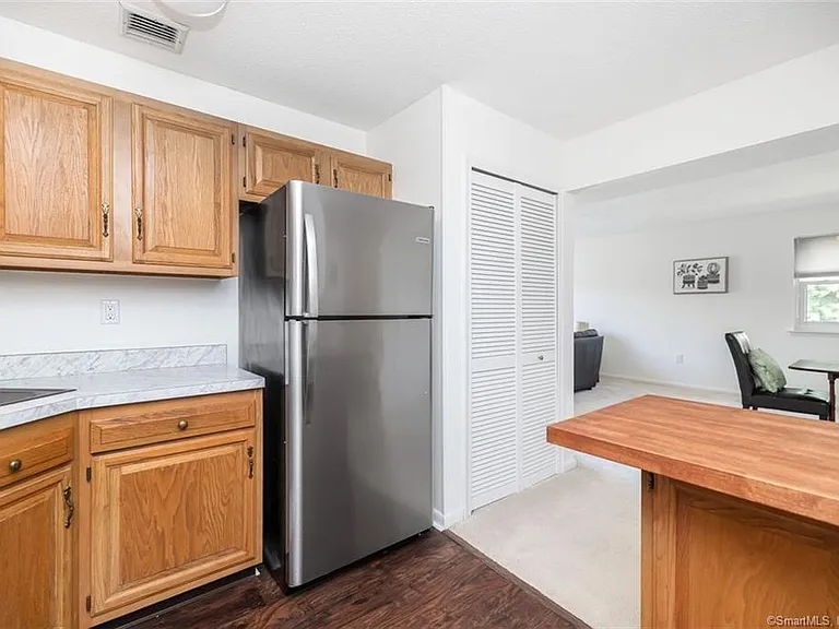 Twin Circle Dr — Photo 2
