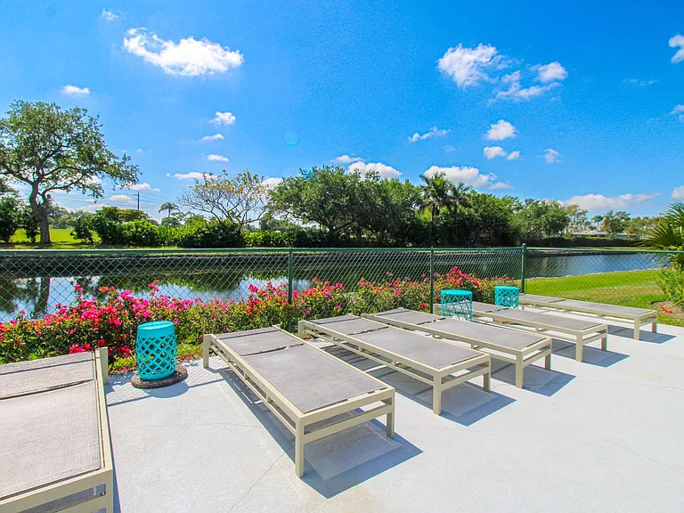 600 Valley Stream Dr #F9 — Photo 10