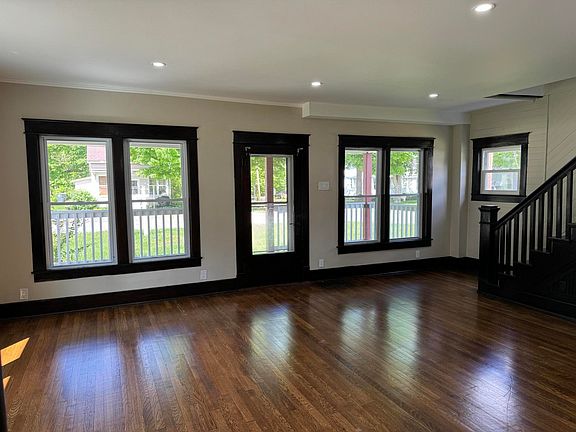 2nd image of 401 Berrien St