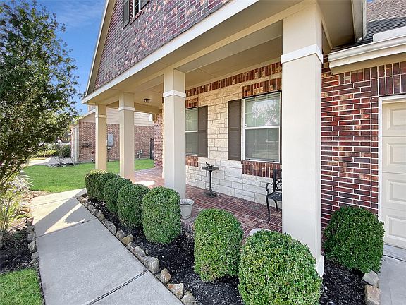 4th image of 2918 Lake Villa Dr