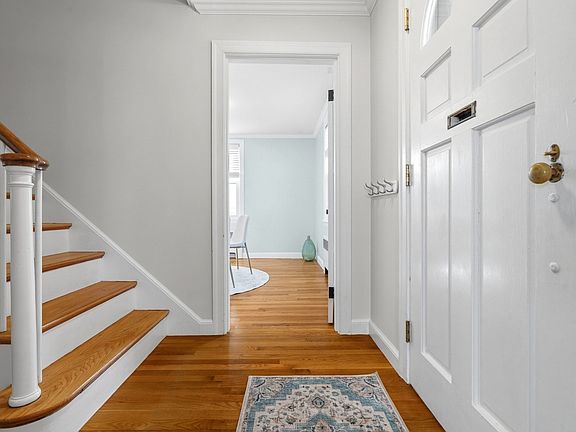 3rd image of 31 Zeller St