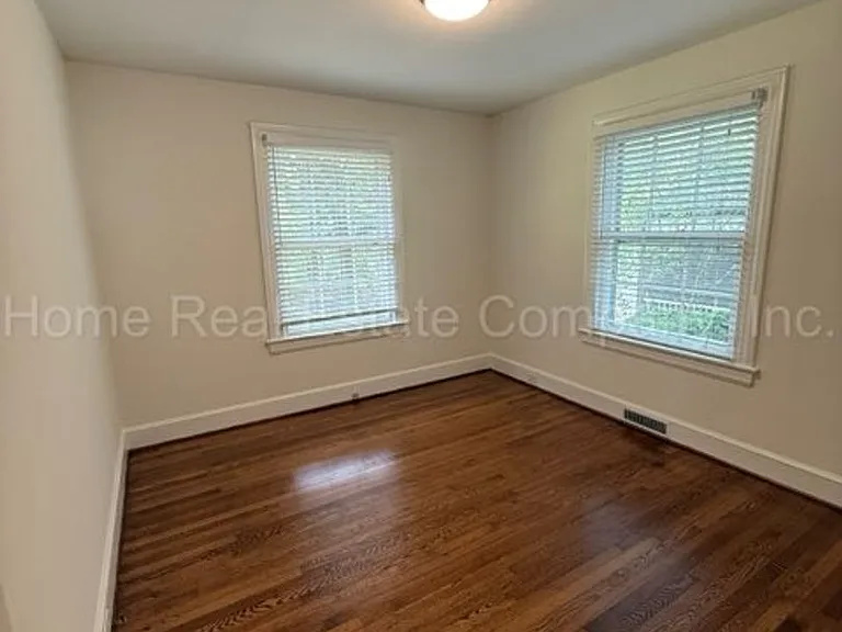 1947 Robinhood Rd — Photo 10