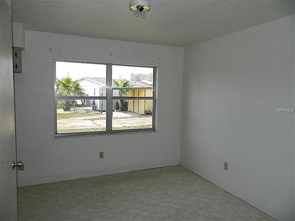 5th image of 1093 SW Golden Ave