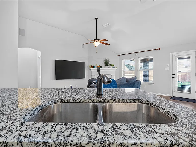 305 Acadia Ln — Photo 15