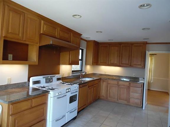 5th image of 9834 County Cork Dr