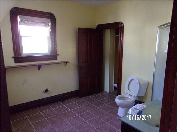 3rd image of 402 N 2nd Ave