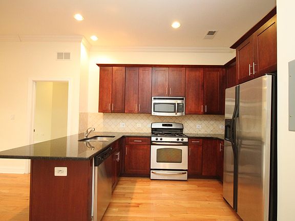 2nd image of 4651 N Greenview Ave APT 211
