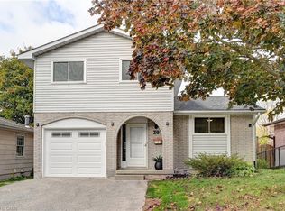 39 Southwood Dr, Kitchener, ON N2E 2E6
