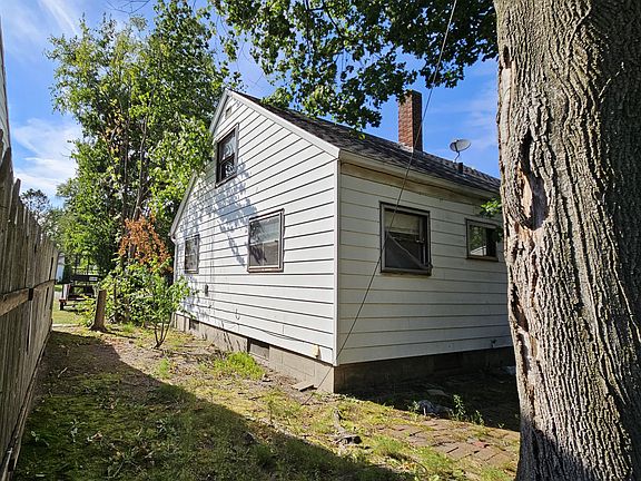 3rd image of 1409 Agard Ave