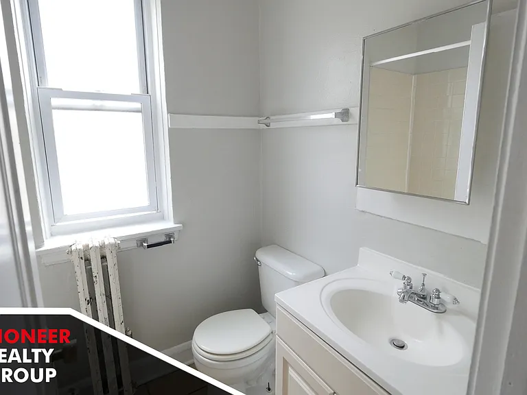 2855 N Burling St #202 — Photo 2