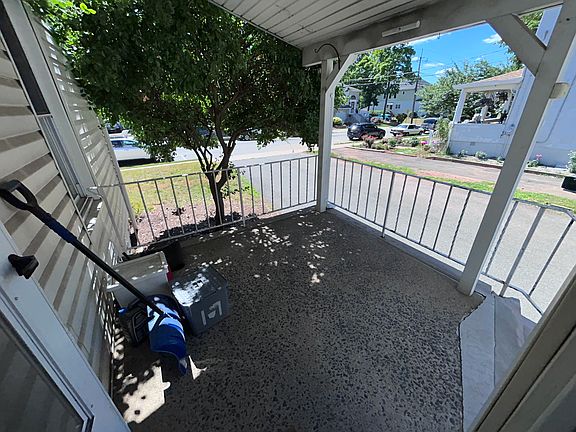 3rd image of 28 Washington Ave