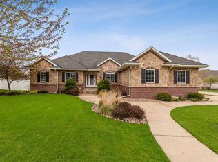 1110 Eagle Ridge Rd, Cedar Falls, IA 50613