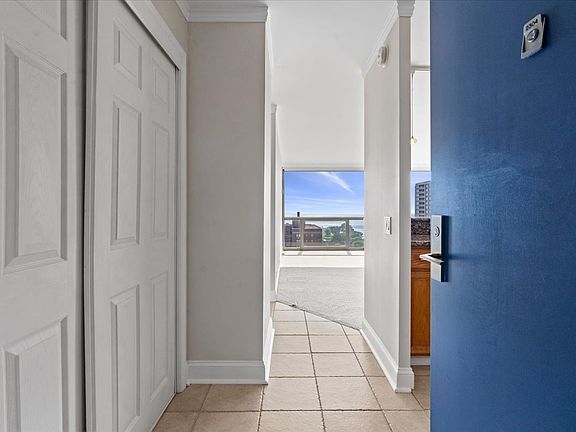 4th image of 4343 N Clarendon Ave APT 2304