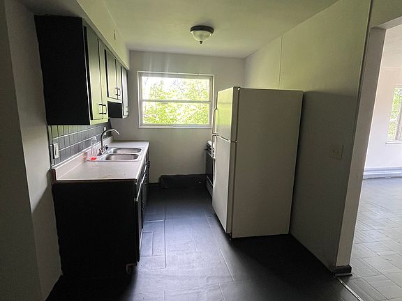 3rd image of 1015 Winfield Ave APT 4