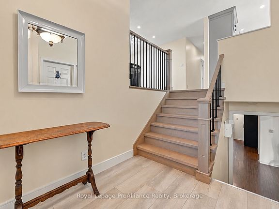 4th image of 37 Reid St