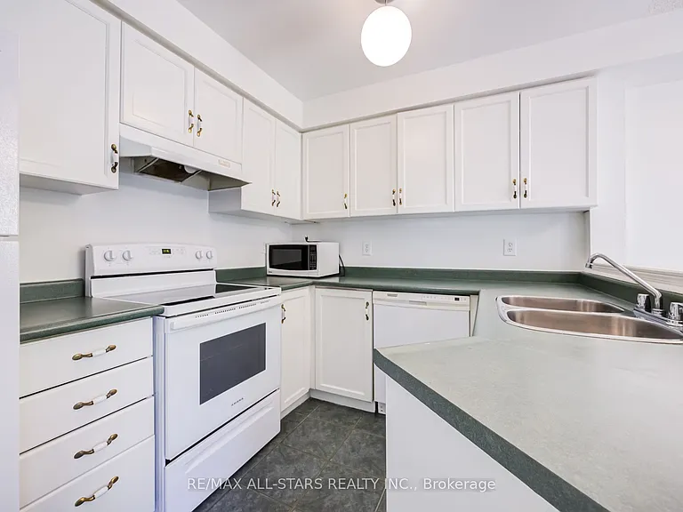51 Playfair Rd — Photo 16
