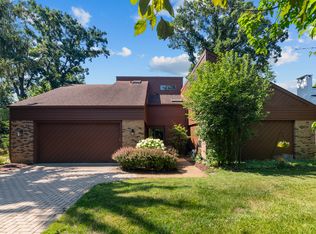 1960 Old Briar Rd, Highland Park, IL 60035