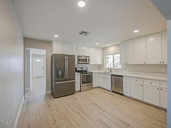 5th image of 3238 W ALTADENA Avenue