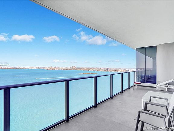 Home For Sale In Paraiso Bay
