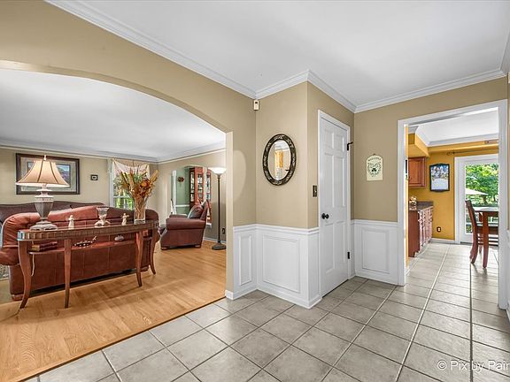 2nd image of 42W617 Lostview Ln