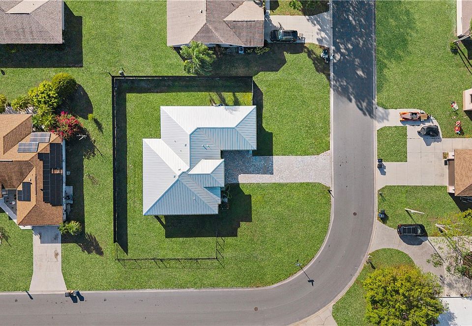 1st image of 24 Crestwood Cir S