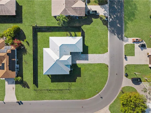 24 Crestwood Cir S, Lehigh Acres, FL 33936