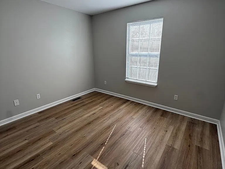 1043 Hogan Rd — Photo 14