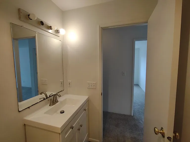 601 Sunset Ave NE #D — Photo 6