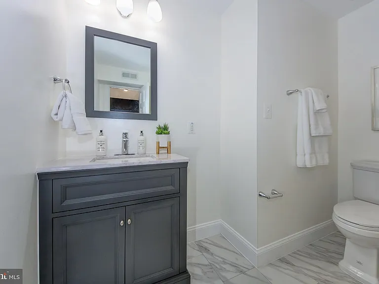 1117 Montello Ave NE — Photo 42